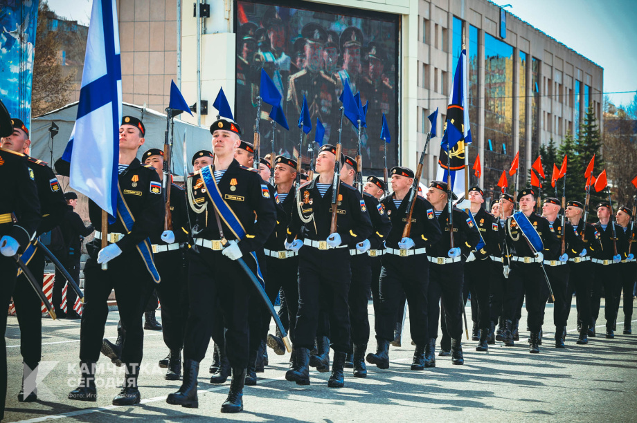 В Петропавловске-Камчатском прошёл военный парад (фоторепортаж). Фото: Игорь Сафончик / ИА «Камчатка». Фотография 42