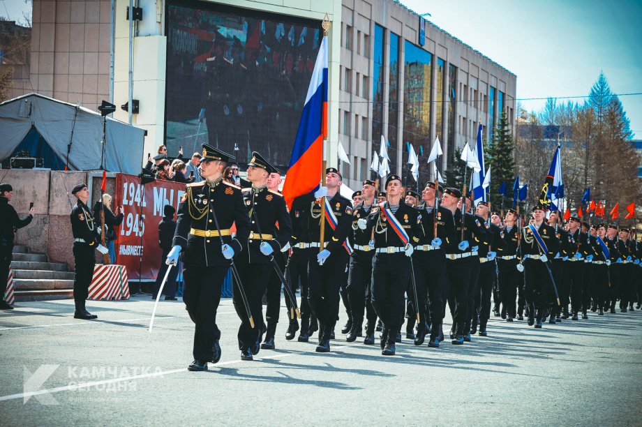 В Петропавловске-Камчатском прошёл военный парад (фоторепортаж). Фото: Игорь Сафончик / ИА «Камчатка». Фотография 40