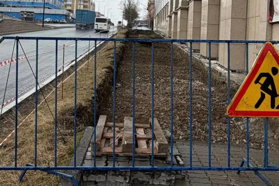 Пешеходов предупредили об изменении маршрута движения из-за ремонта улицы Ленинской. Фото: администрация ПКГО. Фотография 2