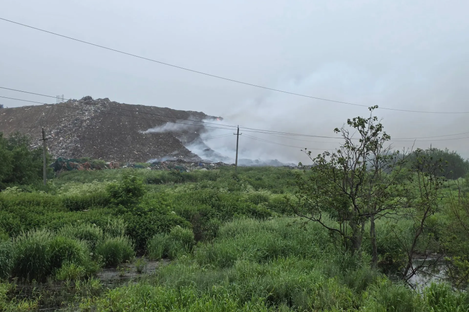 К утру в Петропавловске-Камчатском локализовали пожар на городской свалке. . Фотография 1