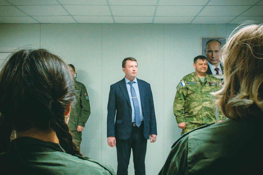Камчатские курсанты получили знаки отличия в центре «ВОИН». Фото: «Камчатка Сегодня» / Игорь Сафончик. Фотография 10