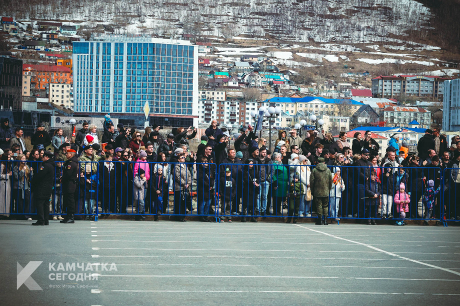 В Петропавловске-Камчатском прошёл военный парад (фоторепортаж). Фото: Игорь Сафончик / ИА «Камчатка». Фотография 54