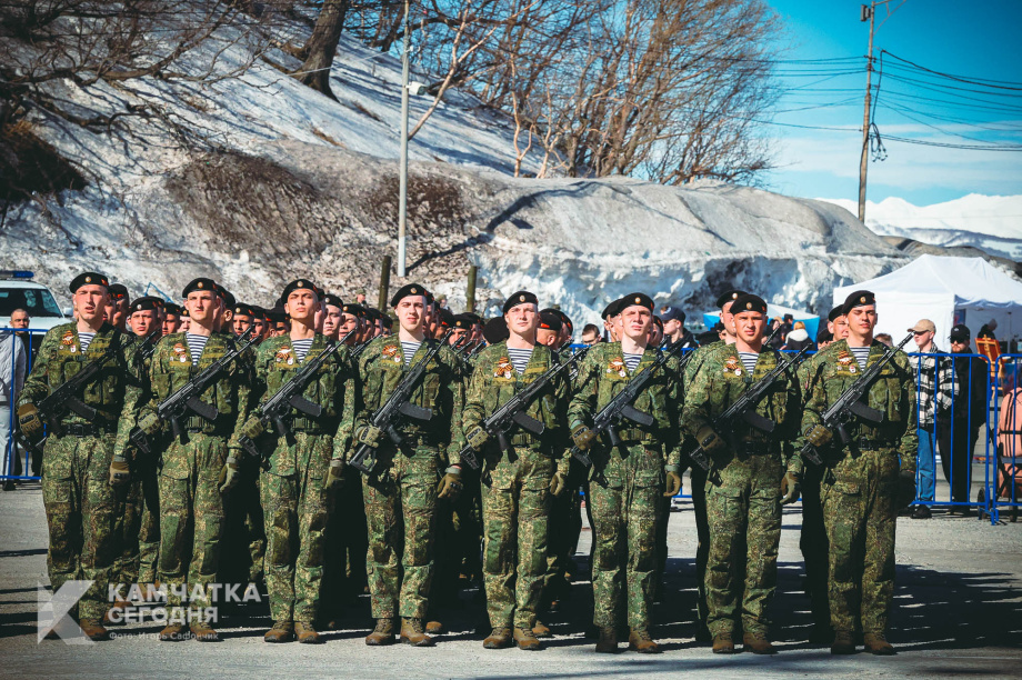 В Петропавловске-Камчатском прошёл военный парад (фоторепортаж). Фото: Игорь Сафончик / ИА «Камчатка». Фотография 5