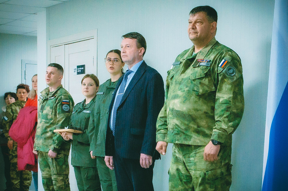 Камчатские курсанты получили знаки отличия в центре «ВОИН». Фото: «Камчатка Сегодня» / Игорь Сафончик. Фотография 6