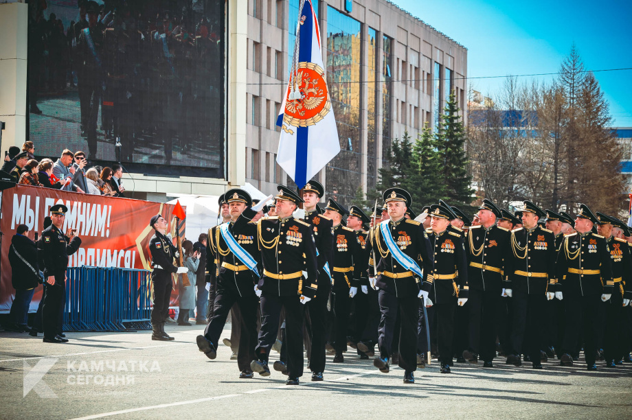 В Петропавловске-Камчатском прошёл военный парад (фоторепортаж). Фото: Игорь Сафончик / ИА «Камчатка». Фотография 45