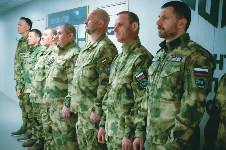 Камчатские курсанты получили знаки отличия в центре «ВОИН». Фото: «Камчатка Сегодня» / Игорь Сафончик. Фотография 8