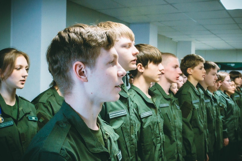 Камчатские курсанты получили знаки отличия в центре «ВОИН». Фото: «Камчатка Сегодня» / Игорь Сафончик. Фотография 4