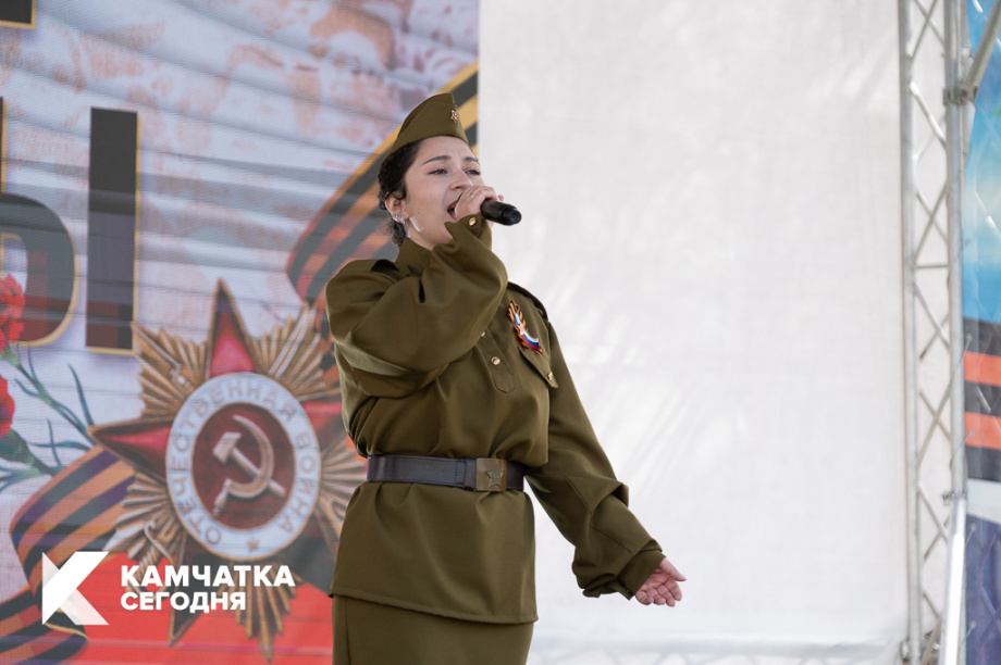 Семнадцать тысяч жителей Петропавловска прошли в «Бессмертном полку»  (фоторепортаж). ИА Камчатка. Фотография 9