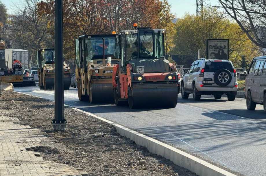 Главную дорогу в камчатской столице заасфальтируют в ближайшие сутки. Фото: kamgov.ru. Фотография 6