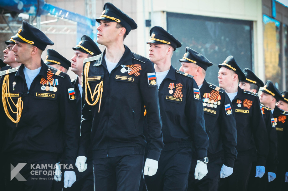 В Петропавловске-Камчатском прошёл военный парад (фоторепортаж). Фото: Игорь Сафончик / ИА «Камчатка». Фотография 63
