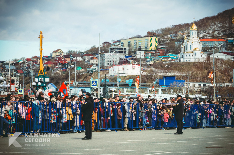 В Петропавловске-Камчатском прошёл военный парад (фоторепортаж). Фото: Игорь Сафончик / ИА «Камчатка». Фотография 73