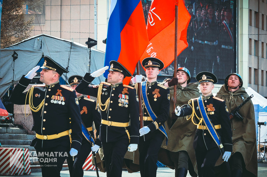 В Петропавловске-Камчатском прошёл военный парад (фоторепортаж). Фото: Игорь Сафончик / ИА «Камчатка». Фотография 38