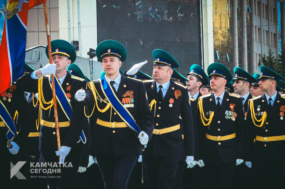 В Петропавловске-Камчатском прошёл военный парад (фоторепортаж). Фото: Игорь Сафончик / ИА «Камчатка». Фотография 71