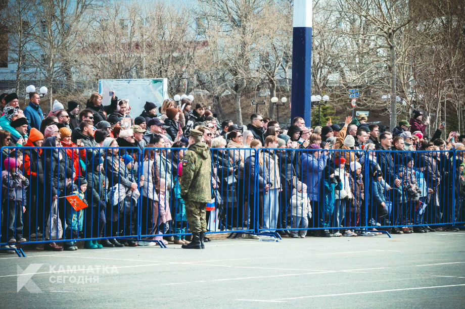 В Петропавловске-Камчатском прошёл военный парад (фоторепортаж). Фото: Игорь Сафончик / ИА «Камчатка». Фотография 77