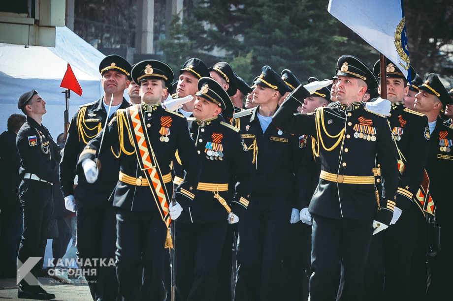 В Петропавловске-Камчатском прошёл военный парад (фоторепортаж). Фото: Игорь Сафончик / ИА «Камчатка». Фотография 60
