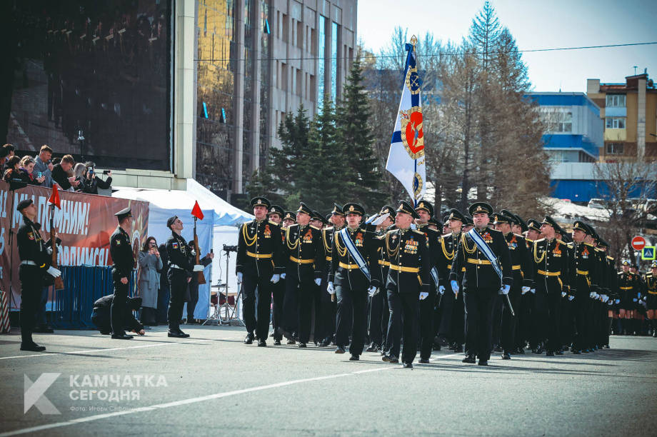 В Петропавловске-Камчатском прошёл военный парад (фоторепортаж). Фото: Игорь Сафончик / ИА «Камчатка». Фотография 64