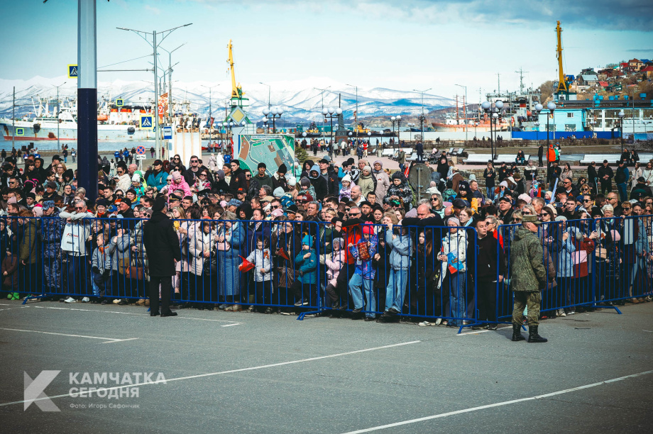 В Петропавловске-Камчатском прошёл военный парад (фоторепортаж). Фото: Игорь Сафончик / ИА «Камчатка». Фотография 34