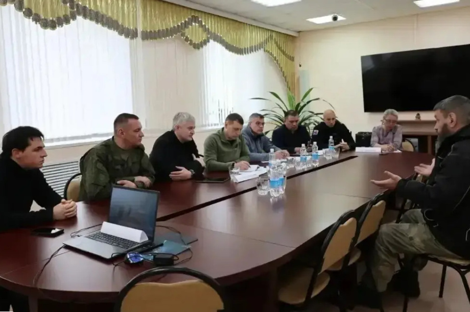 Губернатор и замгенпрокурора договорились спасти рыбокомбинат на Командорах. Фото: kamgov.ru. Фотография 2