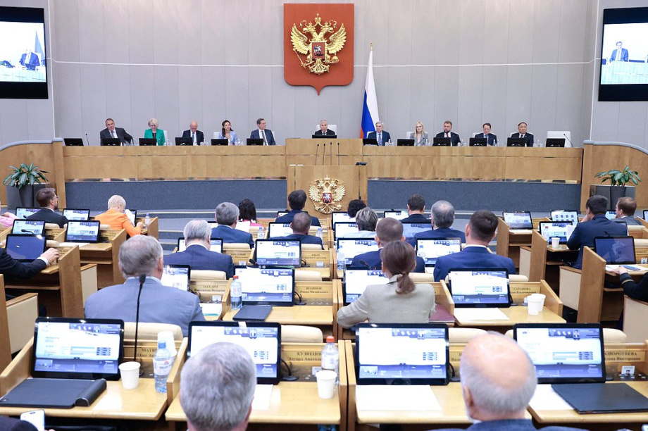 Госдума приняла ряд законов, направленных на наведение порядка в миграционной сфере. 