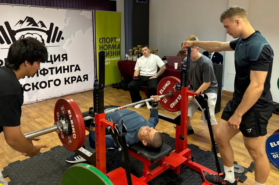 На Камчатке определили сильнейших в «Кубке Защитников Отечества» по пауэрлифтингу. Фото: Министерство спорта Камчатского края. Фотография 2