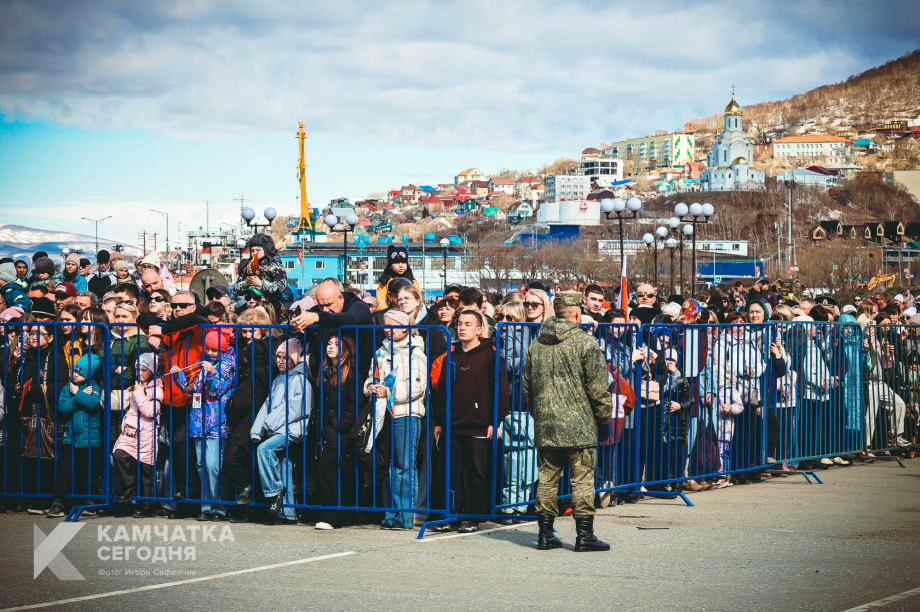 В Петропавловске-Камчатском прошёл военный парад (фоторепортаж). Фото: Игорь Сафончик / ИА «Камчатка». Фотография 35