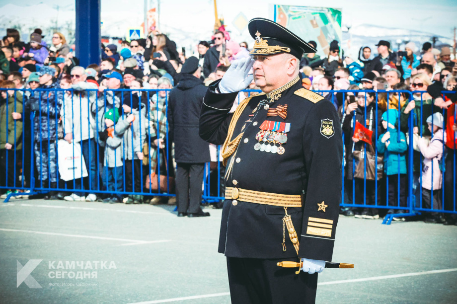 В Петропавловске-Камчатском прошёл военный парад (фоторепортаж). Фото: Игорь Сафончик / ИА «Камчатка». Фотография 19