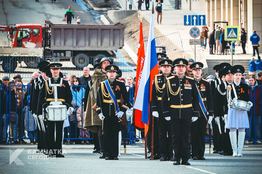 В Петропавловске-Камчатском прошёл военный парад (фоторепортаж). Фото: Игорь Сафончик / ИА «Камчатка». Фотография 30