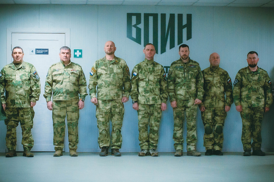 Камчатские курсанты получили знаки отличия в центре «ВОИН». Фото: «Камчатка Сегодня» / Игорь Сафончик. Фотография 5