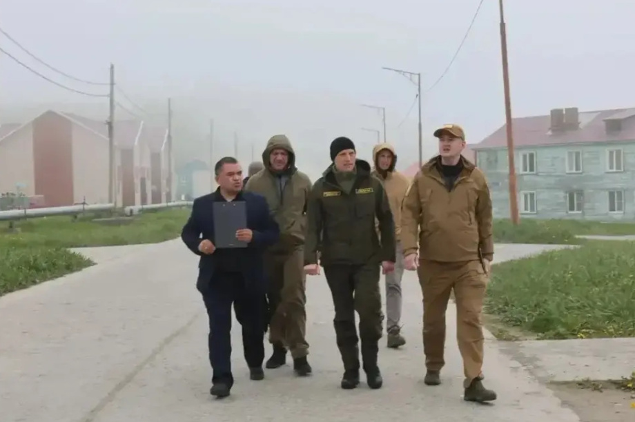Губернатор и замгенпрокурора договорились спасти рыбокомбинат на Командорах. Фото: kamgov.ru. Фотография 1
