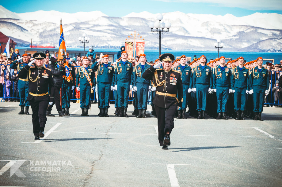 В Петропавловске-Камчатском прошёл военный парад (фоторепортаж). Фото: Игорь Сафончик / ИА «Камчатка». Фотография 27