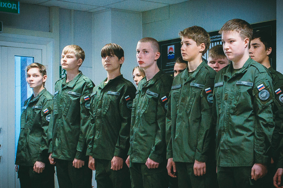 Камчатские курсанты получили знаки отличия в центре «ВОИН». Фото: «Камчатка Сегодня» / Игорь Сафончик. Фотография 17