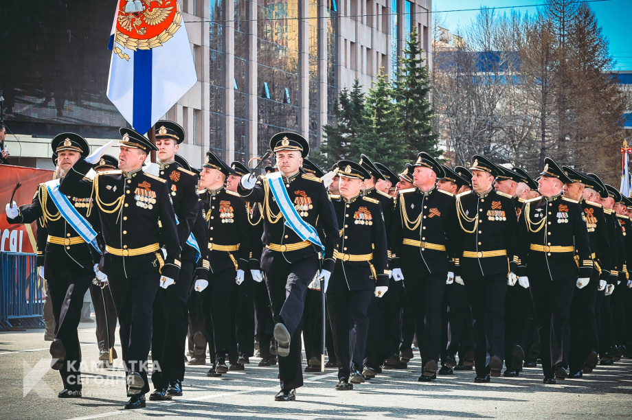 В Петропавловске-Камчатском прошёл военный парад (фоторепортаж). Фото: Игорь Сафончик / ИА «Камчатка». Фотография 46
