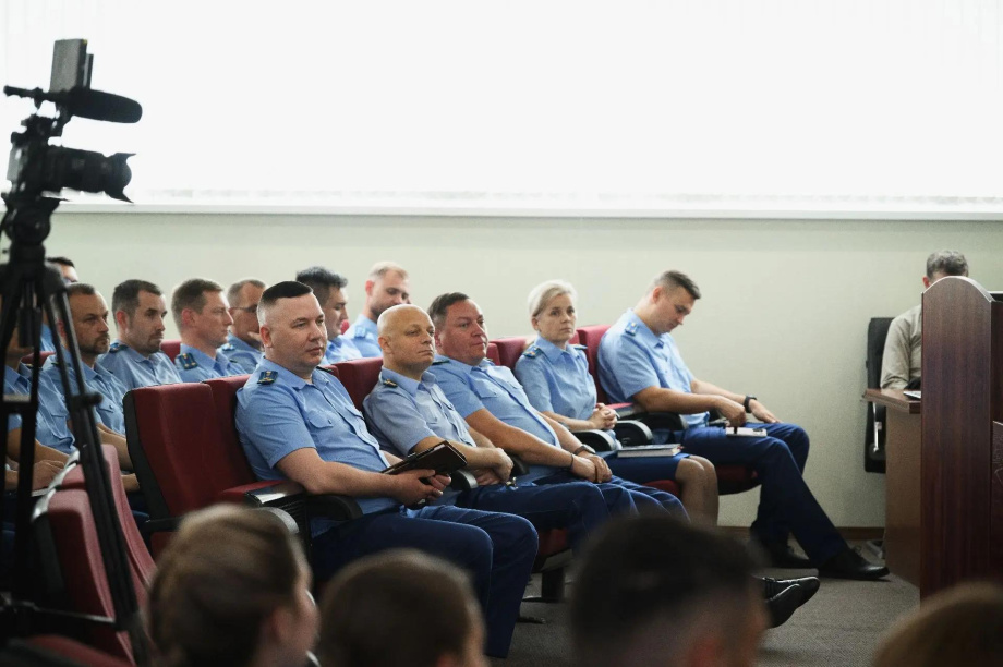Ирина Яровая провела рабочую встречу с работниками прокуратуры Камчатского края. . Фотография 4