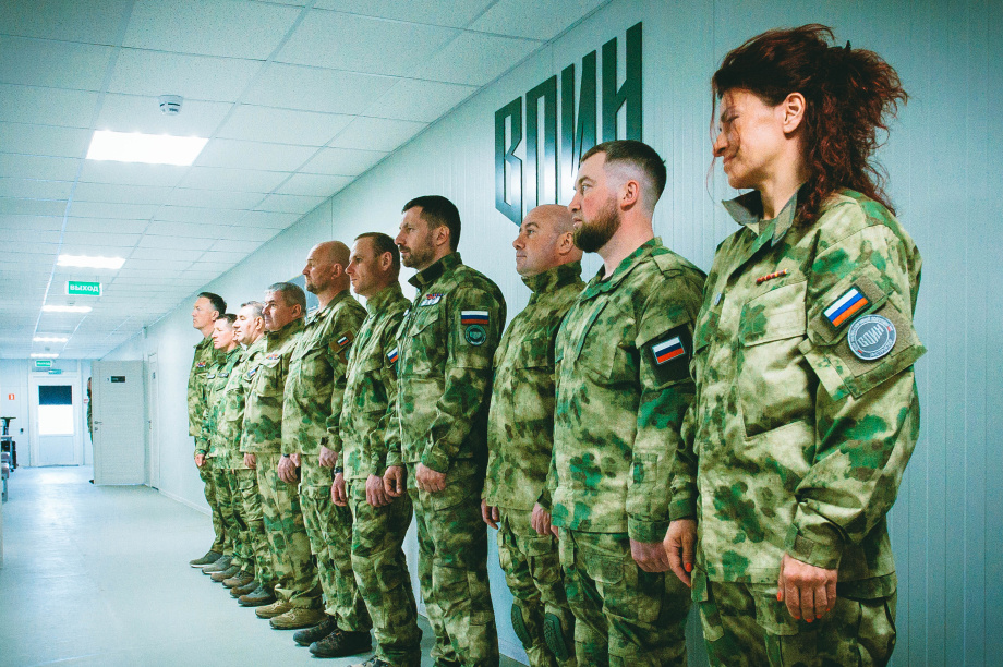 Камчатские курсанты получили знаки отличия в центре «ВОИН». Фото: «Камчатка Сегодня» / Игорь Сафончик. Фотография 9
