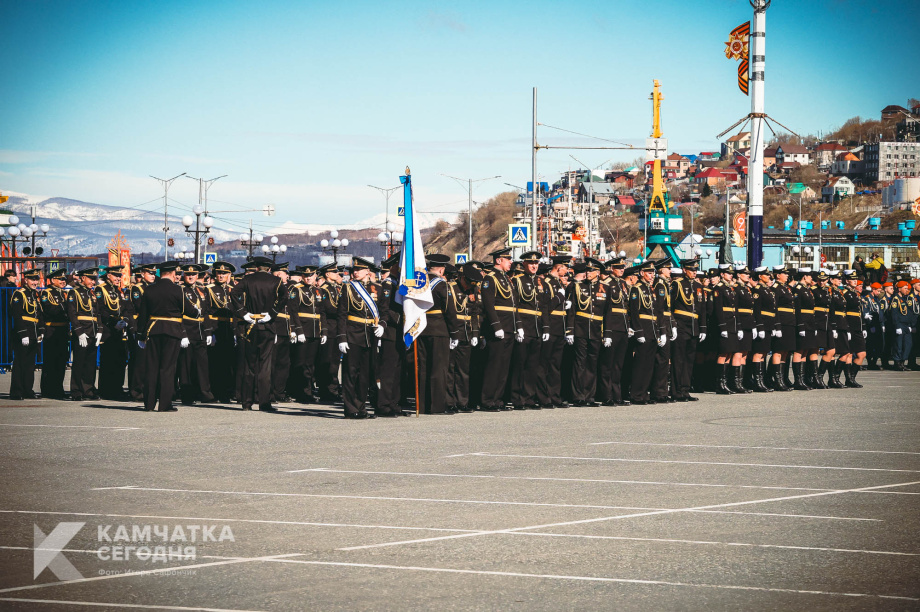 В Петропавловске-Камчатском прошёл военный парад (фоторепортаж). Фото: Игорь Сафончик / ИА «Камчатка». Фотография 6